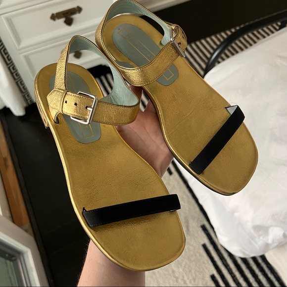 Marc Jacobs Black and Gold Sandals Size 37 - Picture 3 of 9